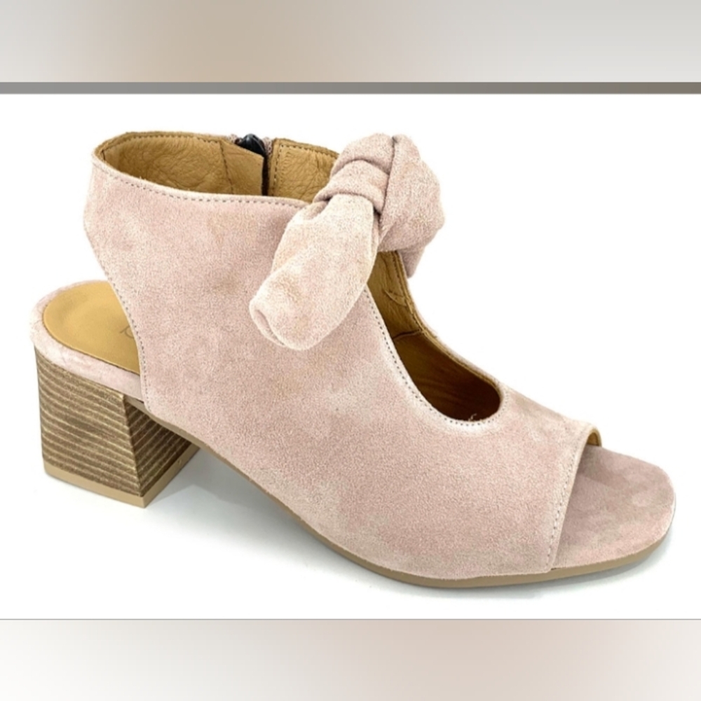 Bueno Pale Pink Ellie Suede Heels Size 38